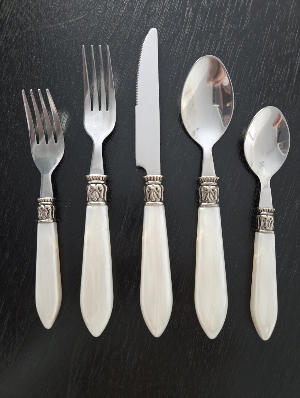Faux Pearl Handle 24 Piece flatware set